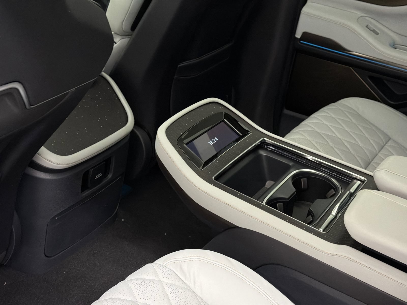 New 2026 Lincoln Navigator Black Label AWD/4WD image 22