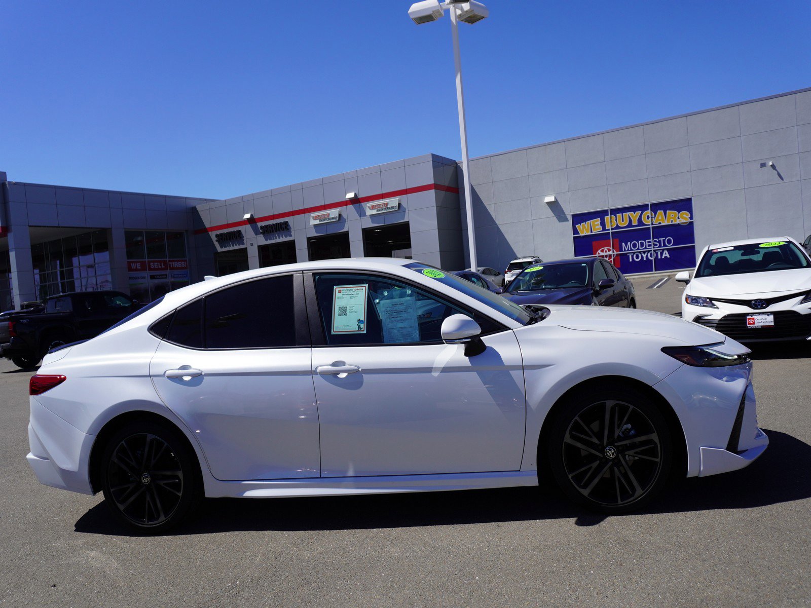 Used 2025 Toyota Camry XSE FWD image 4