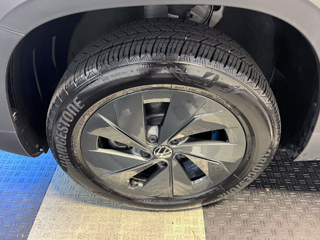 Certified 2025 Volkswagen Taos S FWD image 8