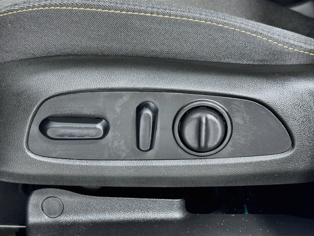 Used 2020 Chevrolet Equinox LT w/ LPO, Floor Liner Package AWD/4WD image 15