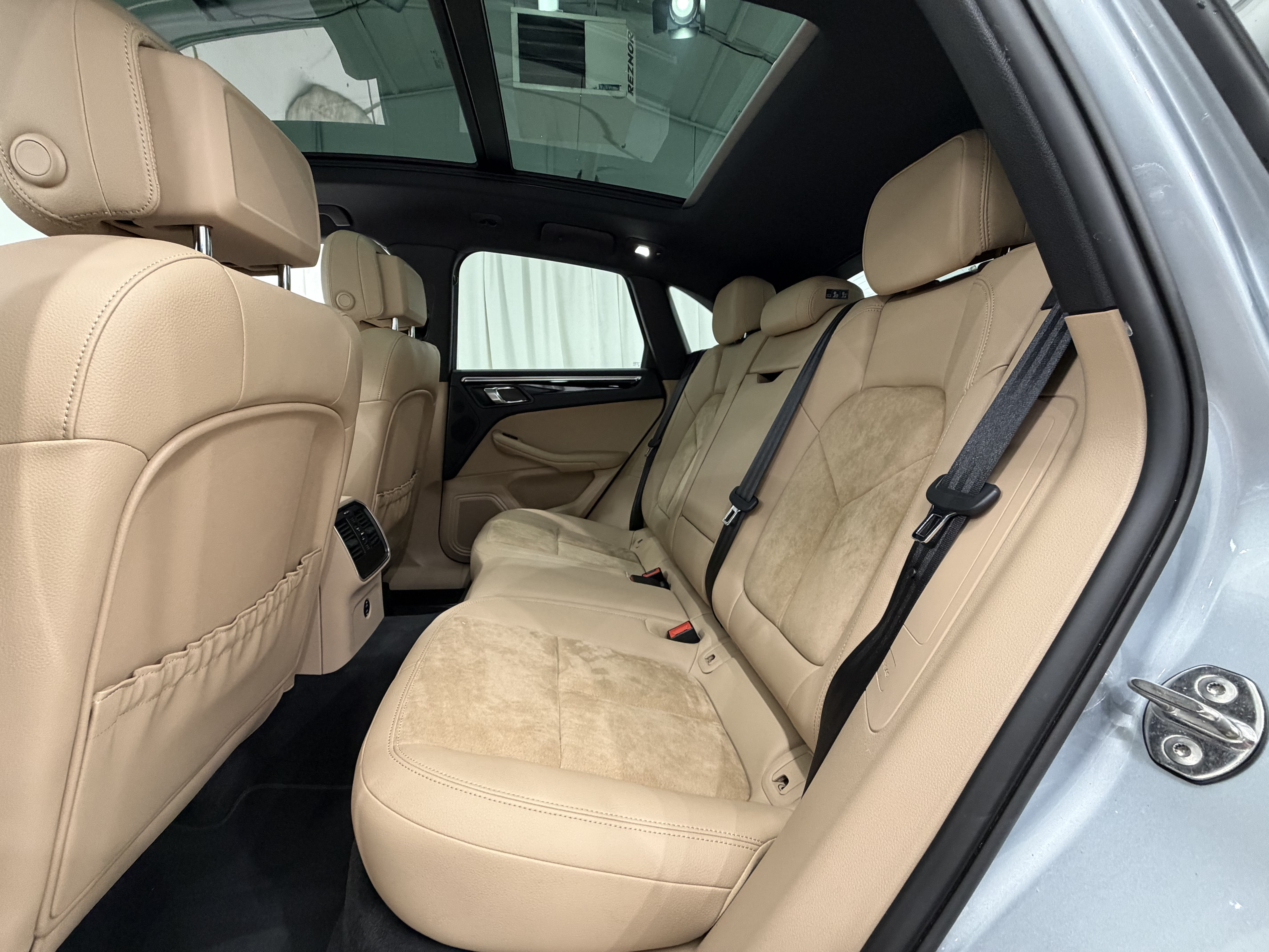 Certified 2021 Porsche Macan AWD/4WD image 20