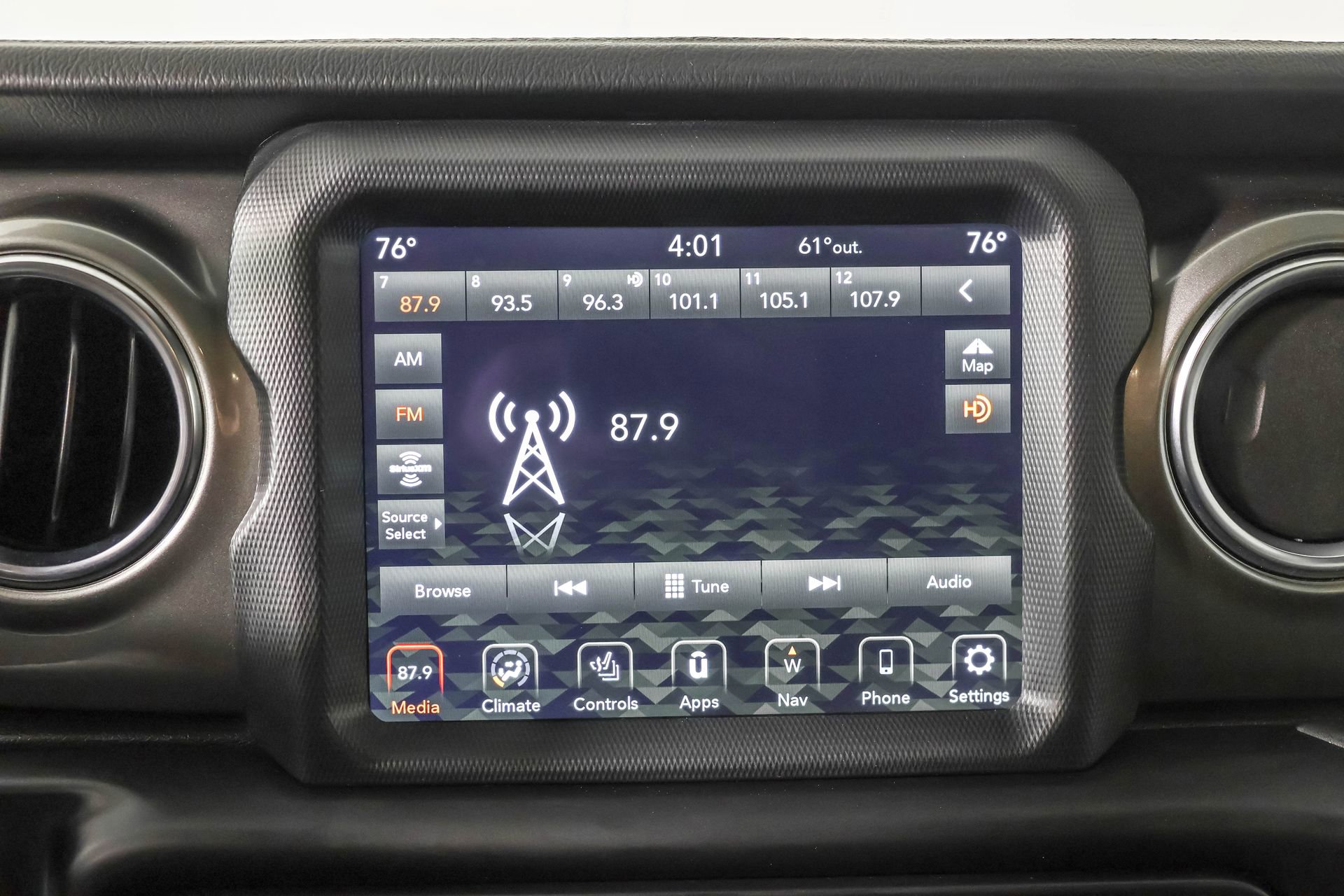 Used 2020 Jeep Wrangler Unlimited Sahara image 20