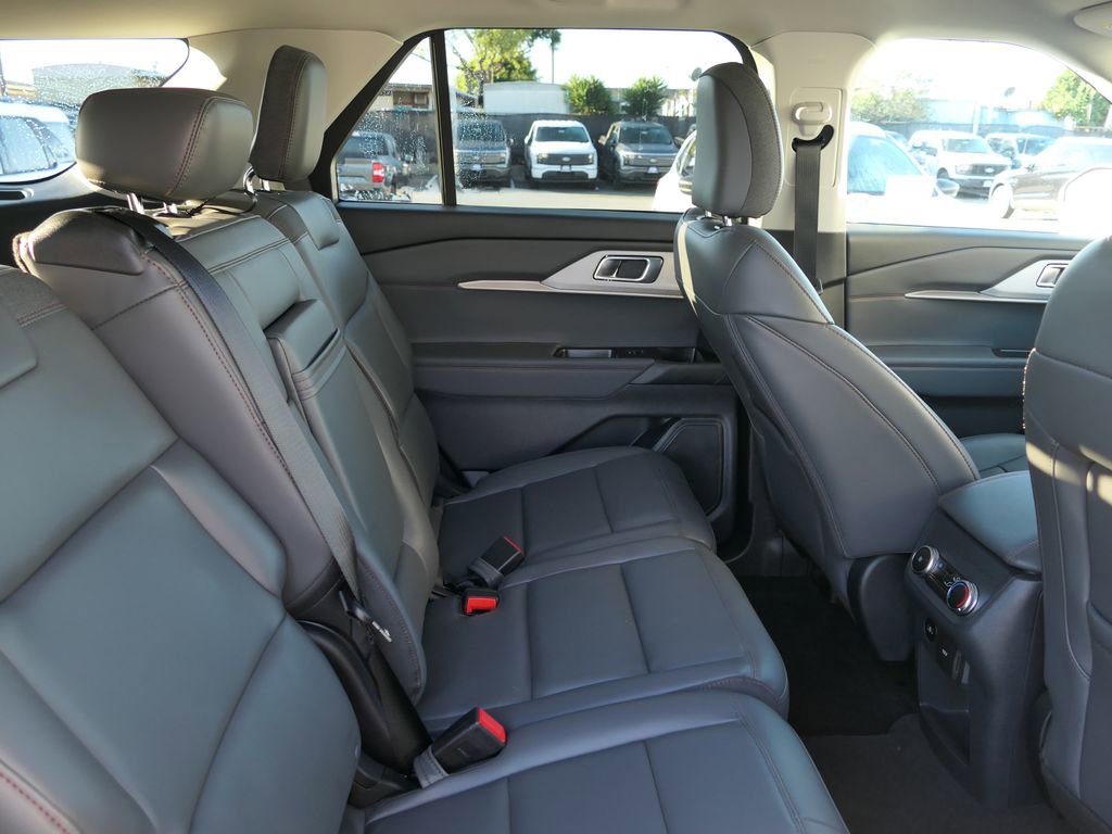 Used 2025 Ford Explorer Active w/ Active Comfort Package image 25