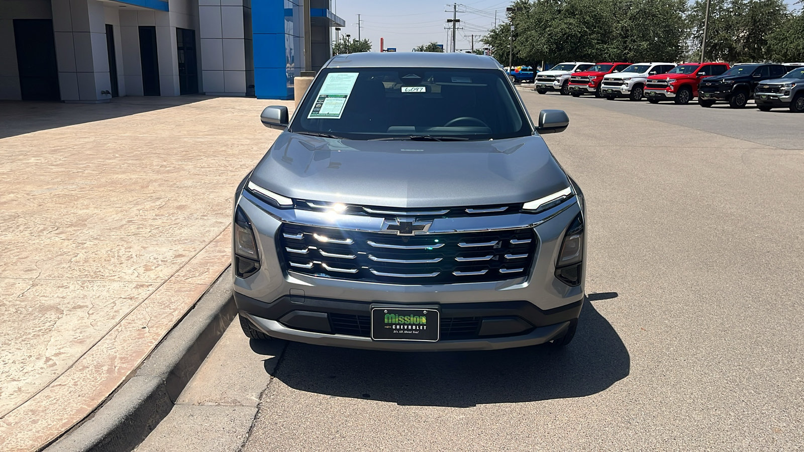 Used 2026 Chevrolet Equinox LT FWD image 2