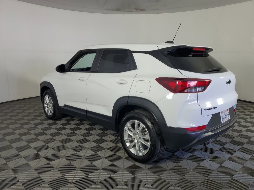 Used 2023 Chevrolet TrailBlazer LS w/ LPO, Blackout Package FWD image 6