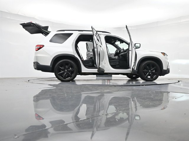 Used 2025 Honda Pilot Black Edition image 56