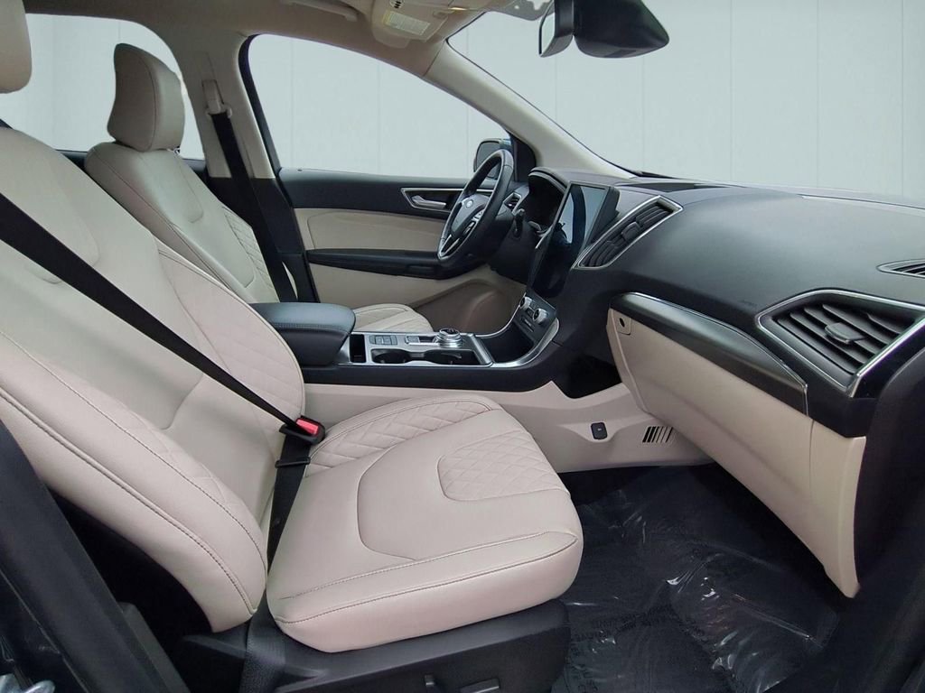 Used 2023 Ford Edge Titanium AWD/4WD image 30