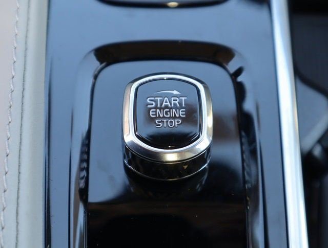 New 2024 Volvo XC90 T8 Ultimate w/ Protection Package Premier image 16