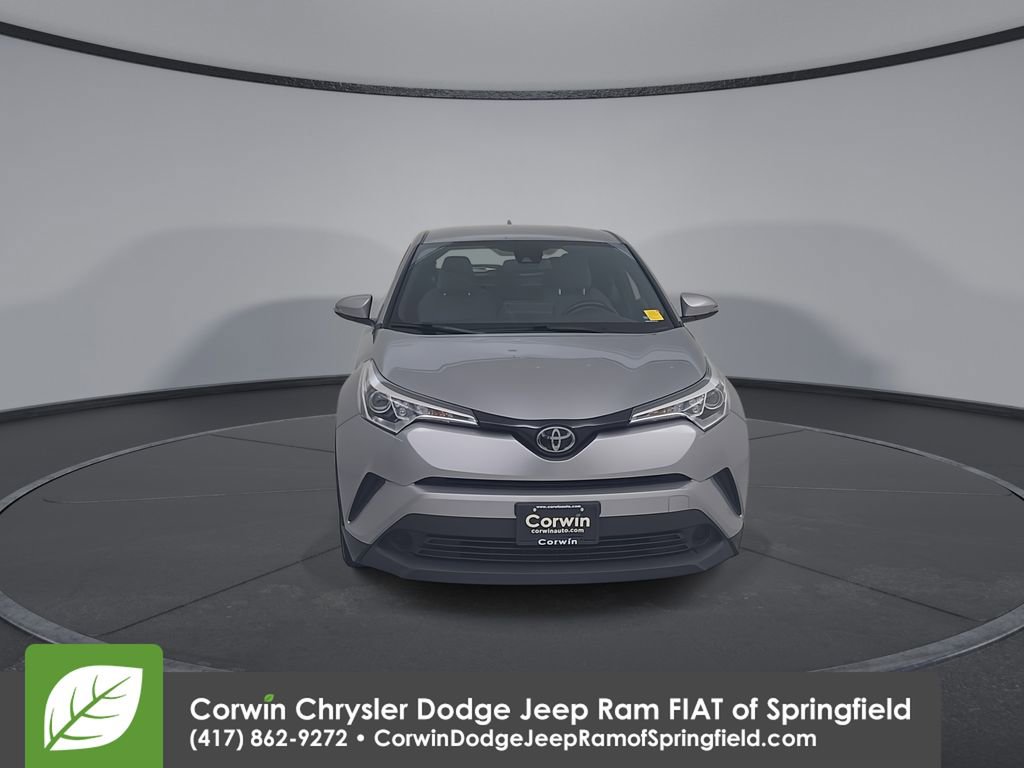 Used 2019 Toyota C-HR XLE FWD image 4