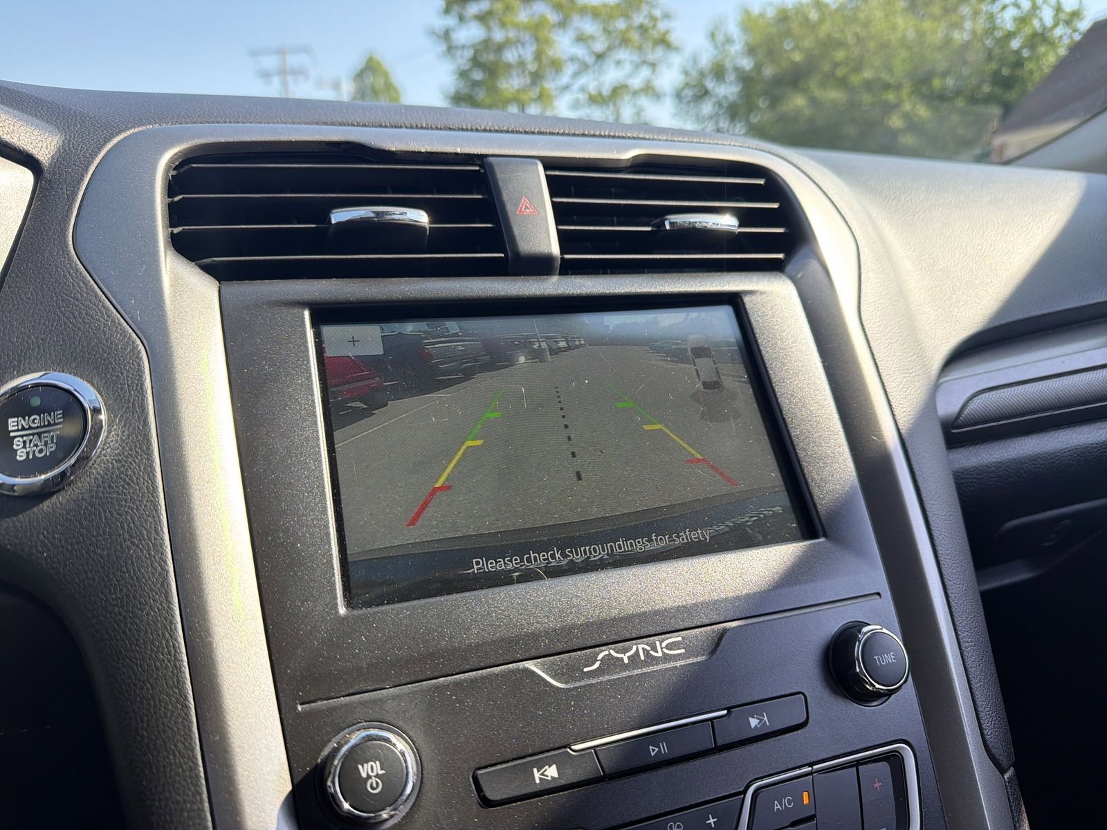 Used 2020 Ford Fusion SE FWD image 33