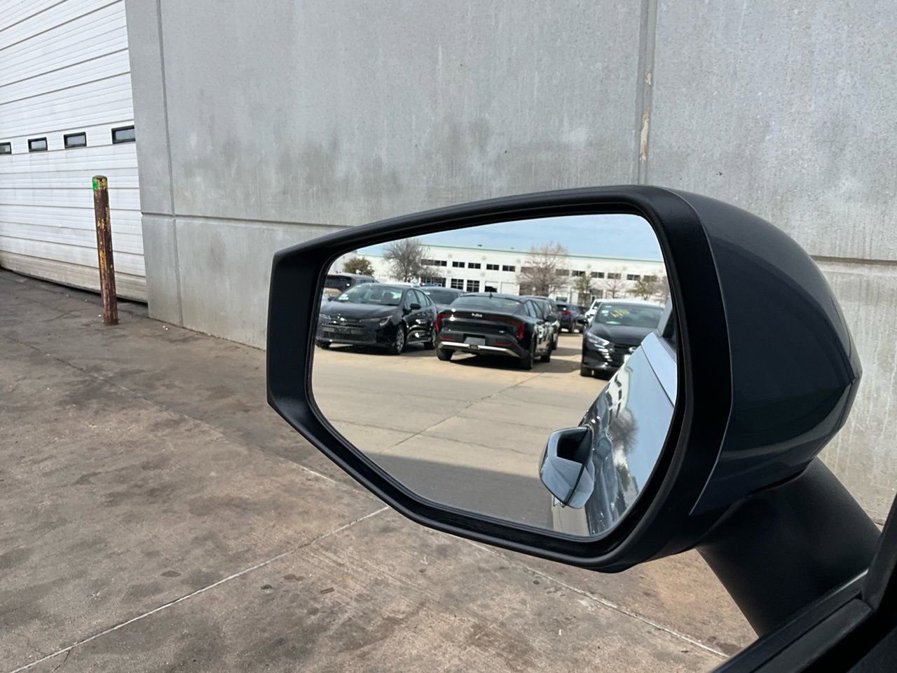 Used 2025 Kia Sportage LX image 18