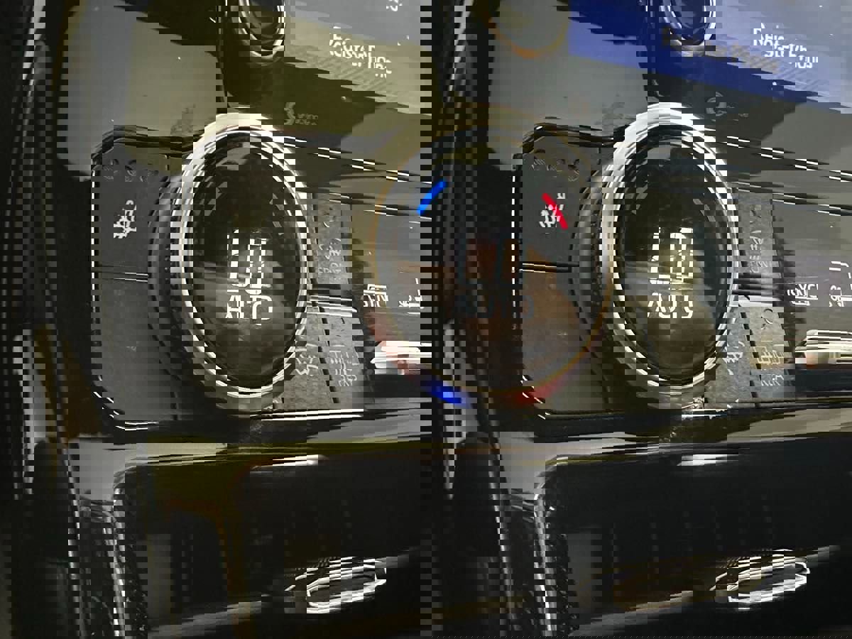 Used 2022 Toyota Highlander XSE image 39