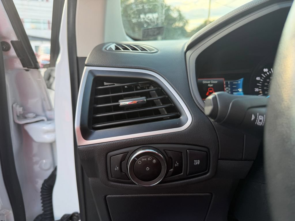 Used 2024 Ford Edge SEL AWD/4WD image 14