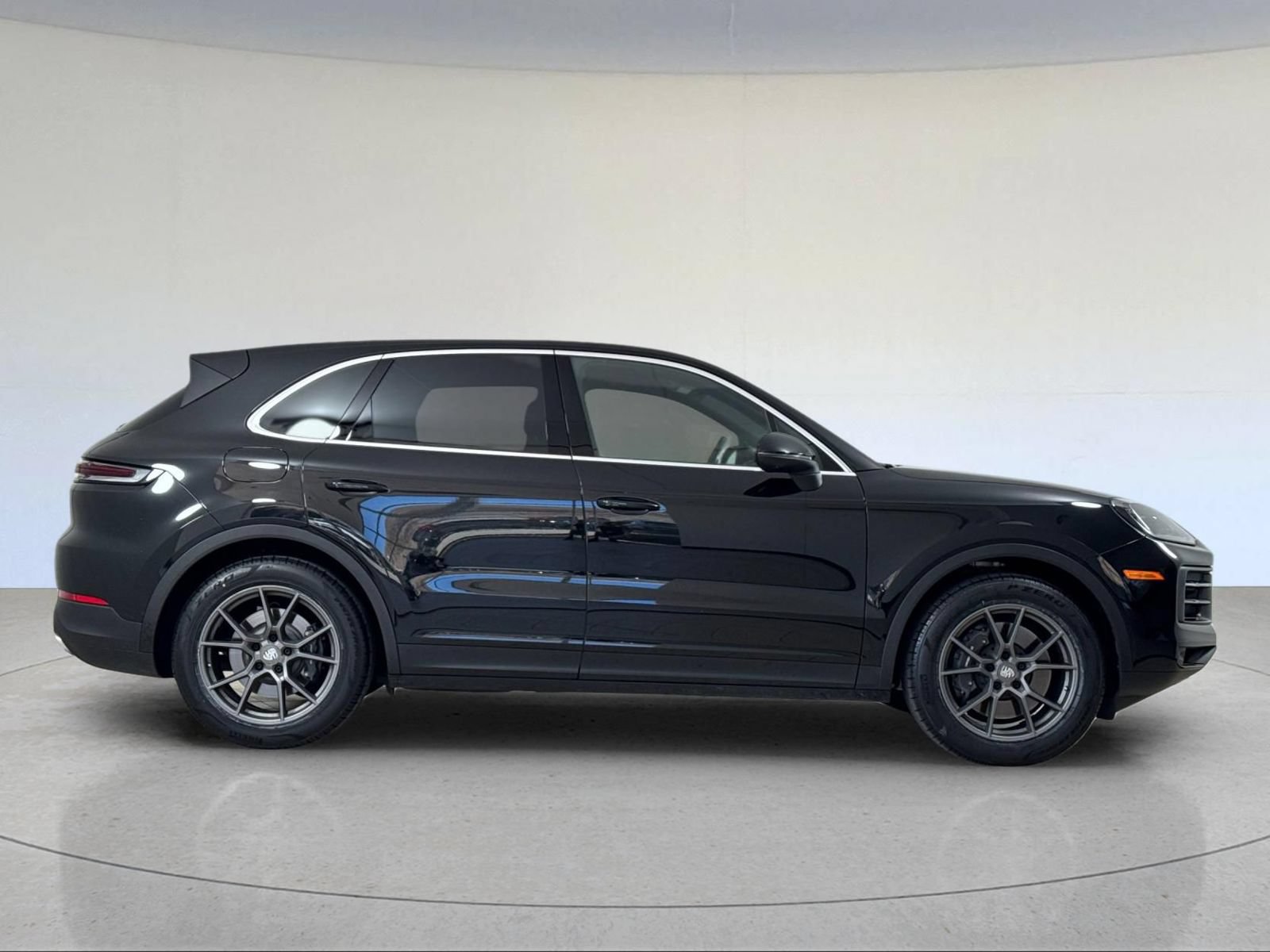 Certified 2024 Porsche Cayenne AWD/4WD image 9