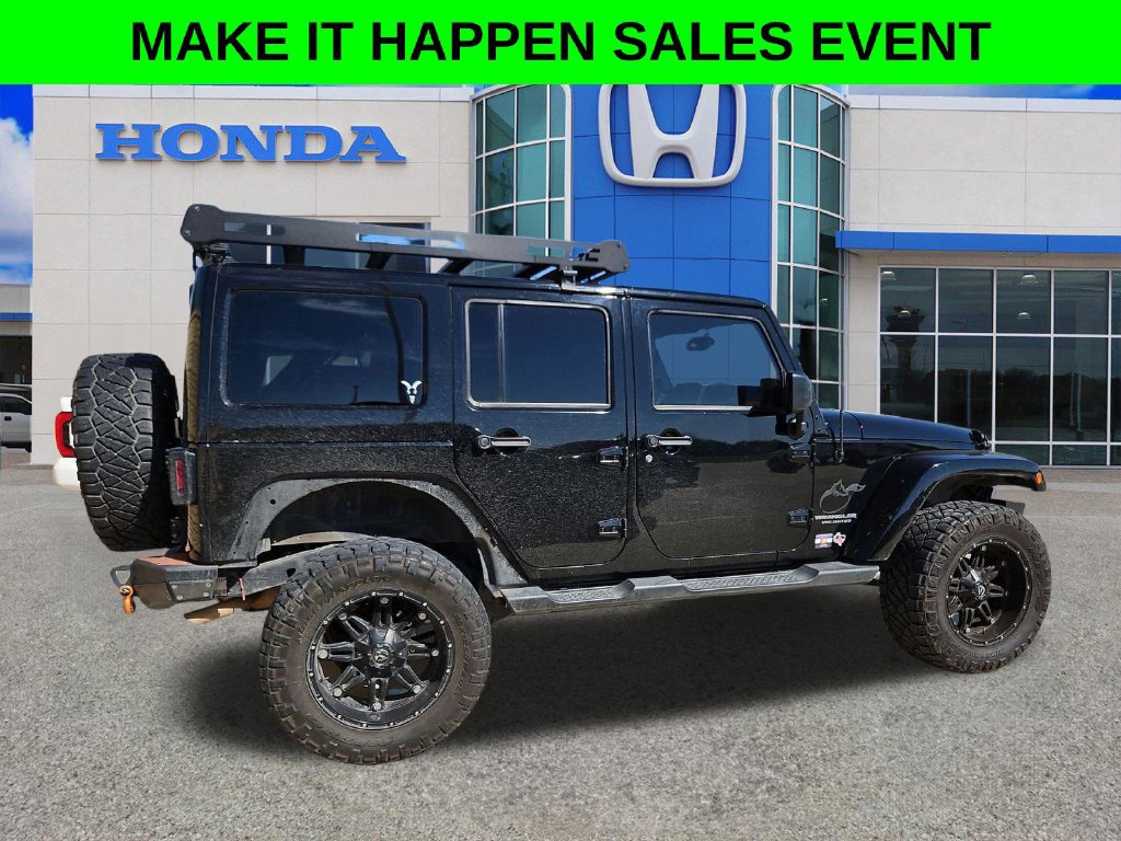 Used 2015 Jeep Wrangler Unlimited Sahara w/ Dual Top Group AWD/4WD image 25
