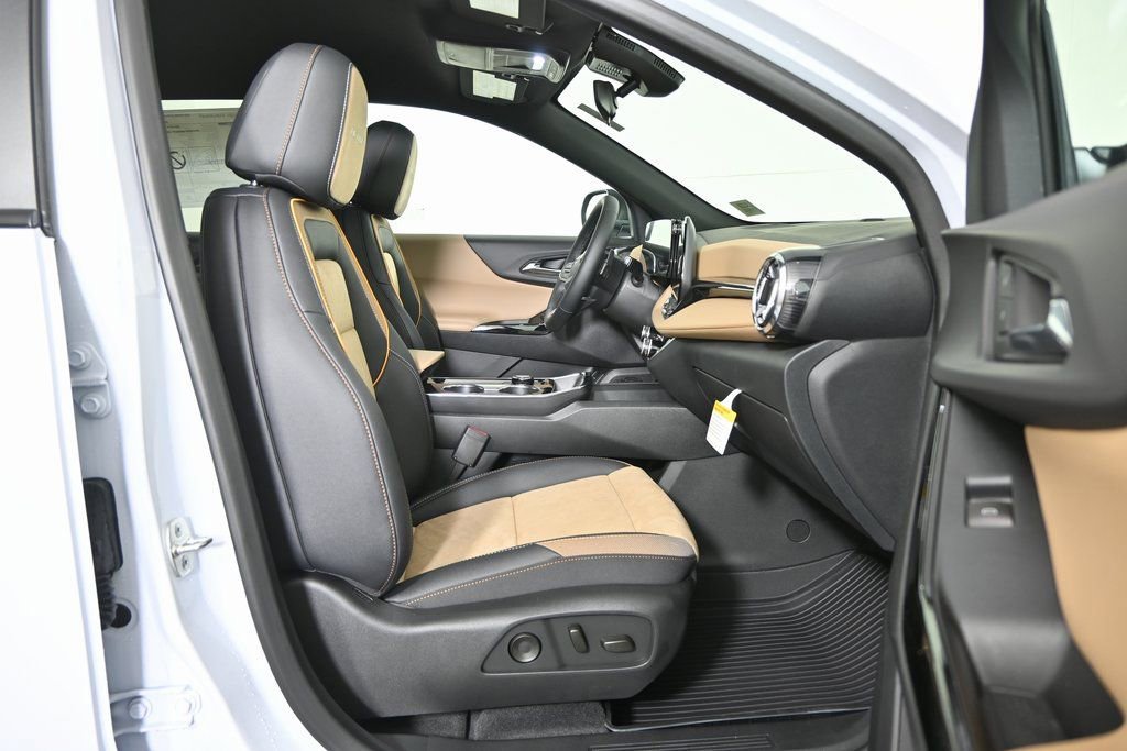 New 2026 Chevrolet Equinox ACTIV w/ Convenience Package III image 13