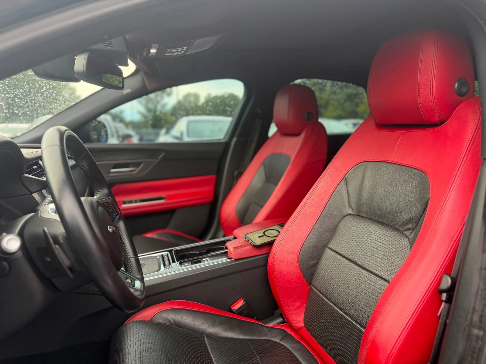 Used 2016 Jaguar XF S RWD image 12