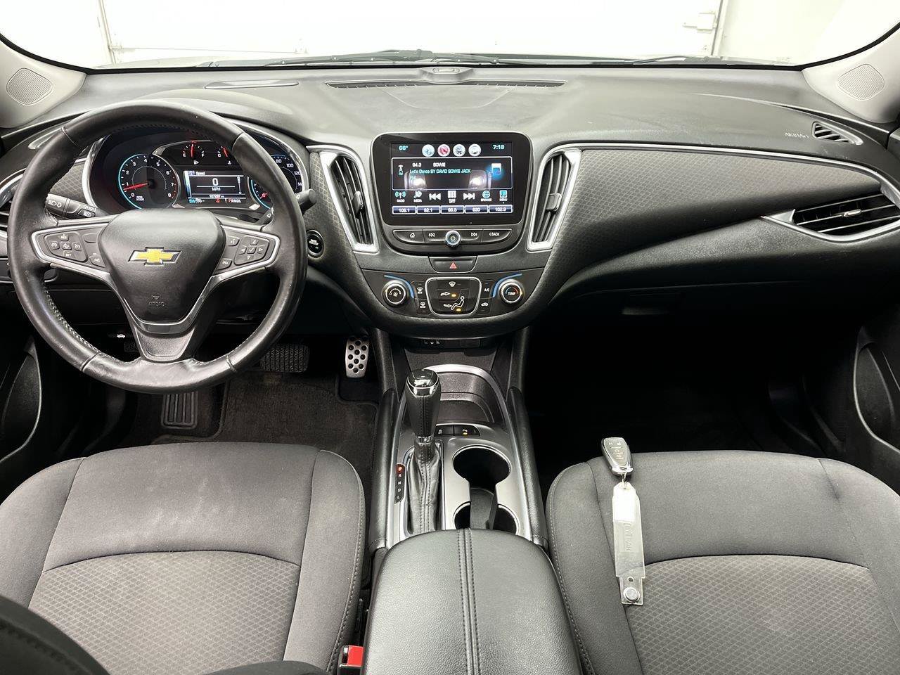 Used 2016 Chevrolet Malibu LT FWD image 4