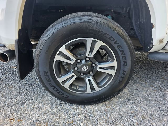 Used 2016 Toyota Tacoma TRD Sport w/ Premium & Technology Package RWD image 12