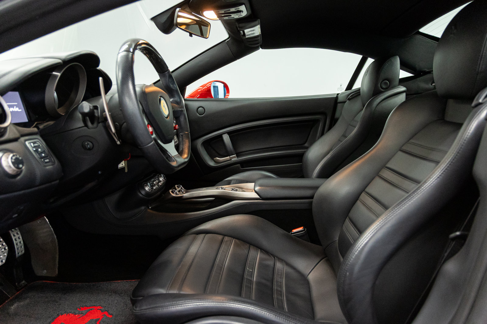 Used 2011 Ferrari California RWD image 40