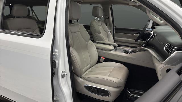 Used 2023 Jeep Wagoneer L Series III w/ Premium Group I image 25