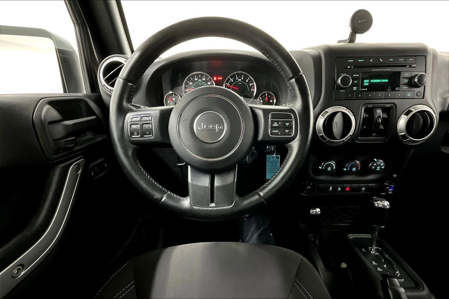 Used 2017 Jeep Wrangler Unlimited Rubicon w/ Connectivity Group image 6