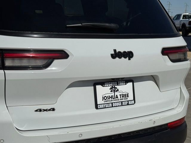 Used 2023 Jeep Grand Cherokee L Laredo image 11