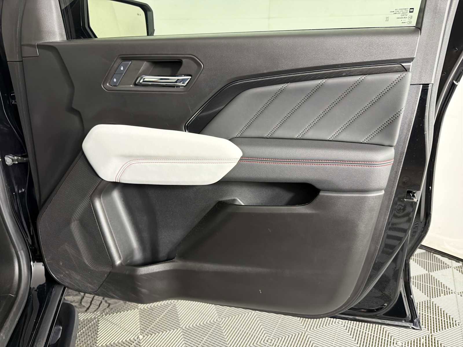 Used 2024 GMC Canyon AT4X w/ AT4X AEV Edition image 11