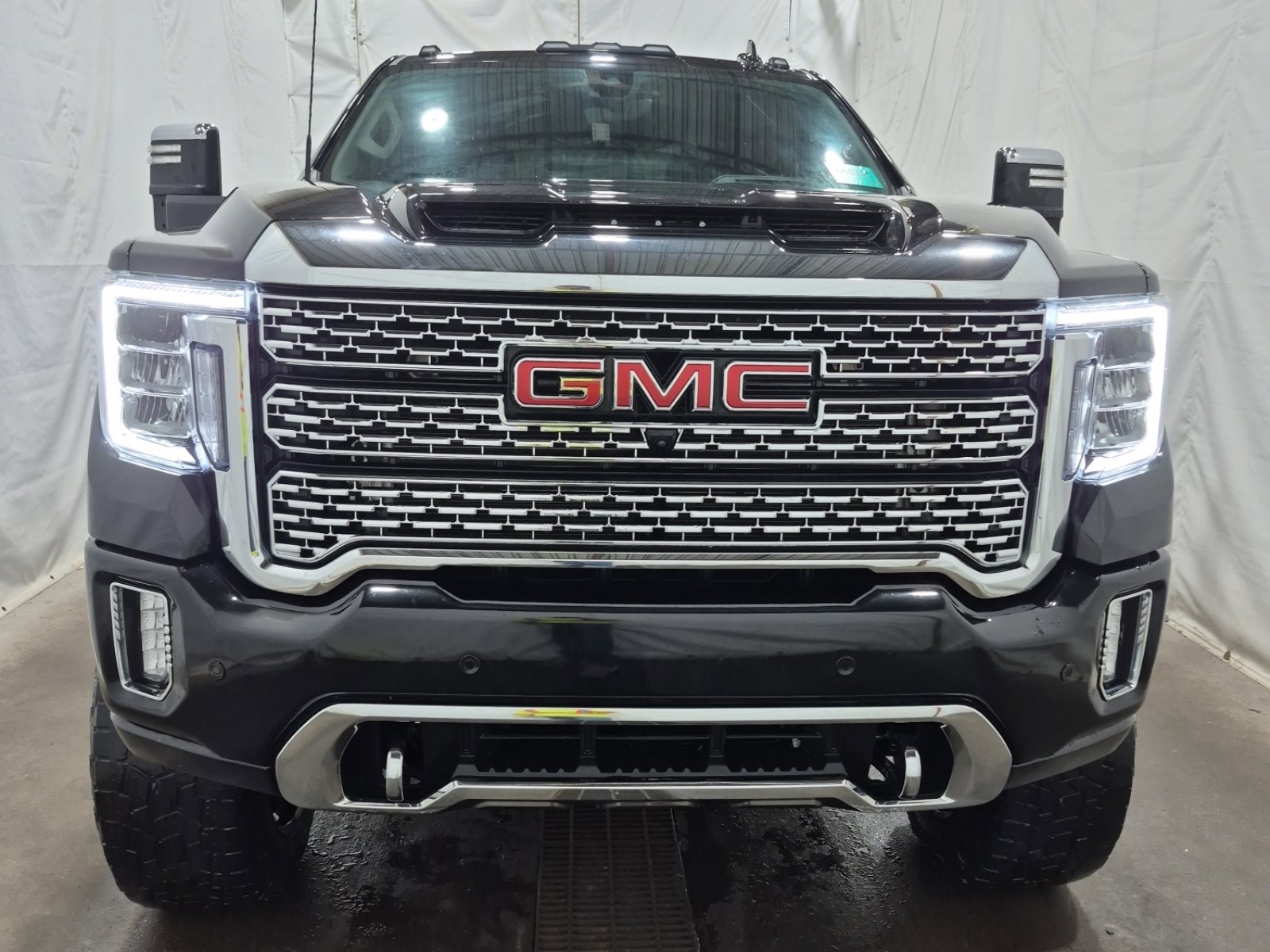 Used 2022 GMC Sierra 2500 Denali w/ Denali Black Diamond Edition image 8