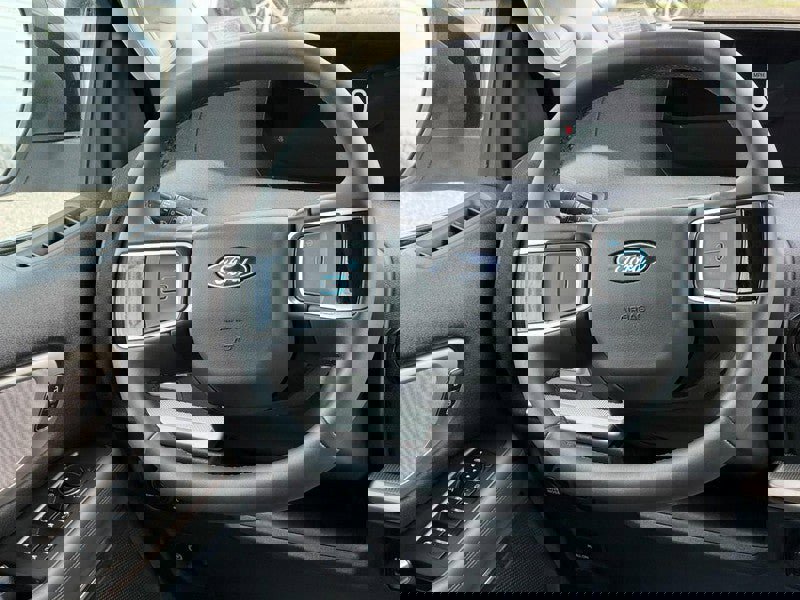 Used 2025 Ford Expedition Active image 13