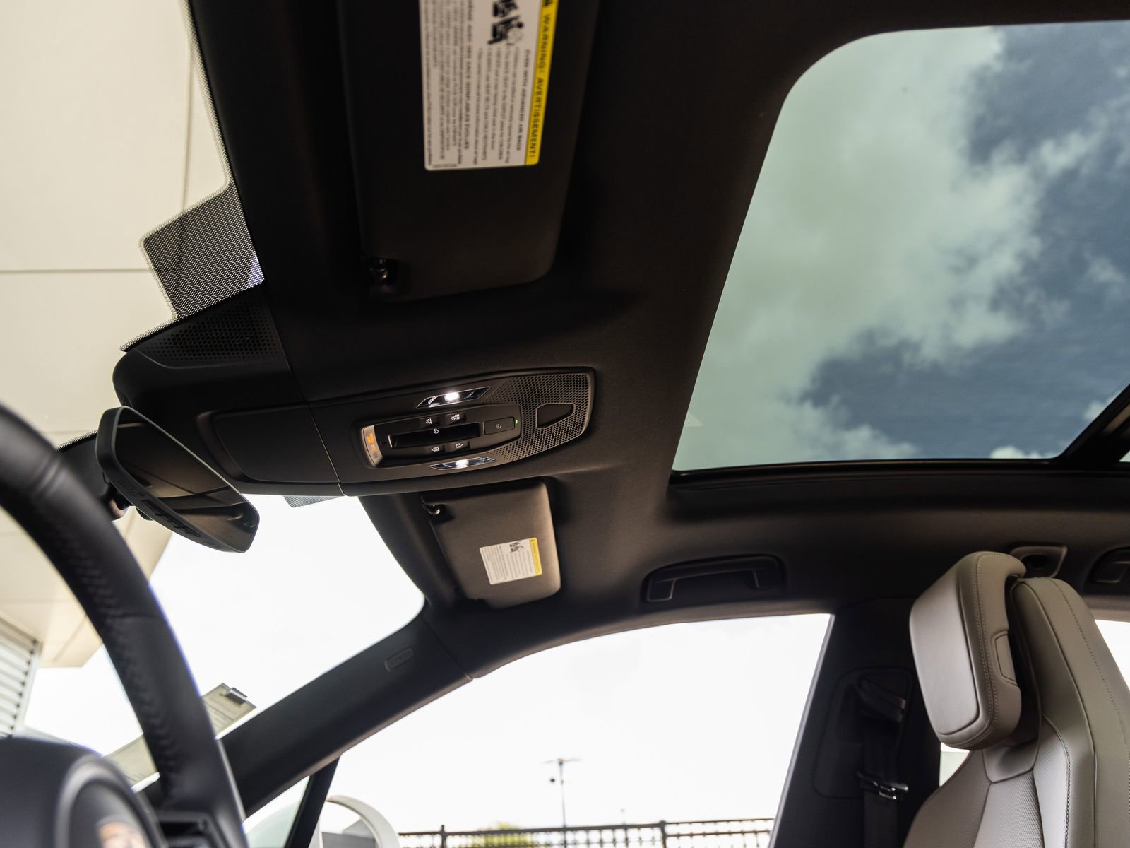 Certified 2025 Porsche Macan Electric image 23