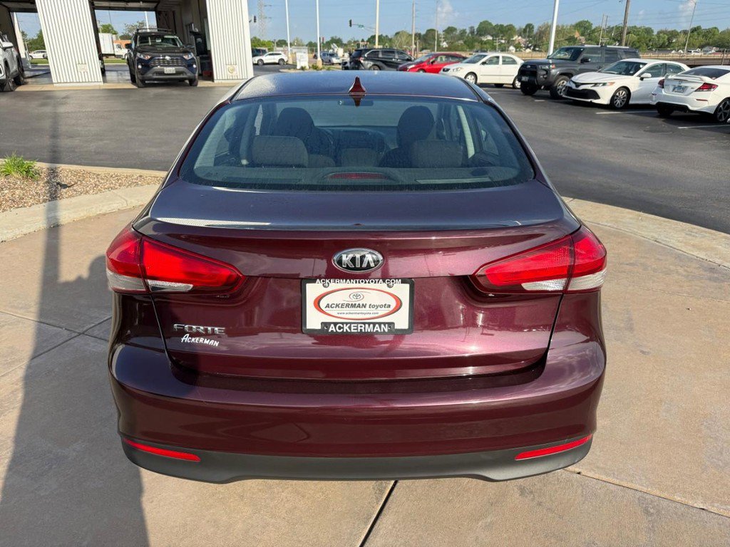 Used 2017 Kia Forte LX image 9