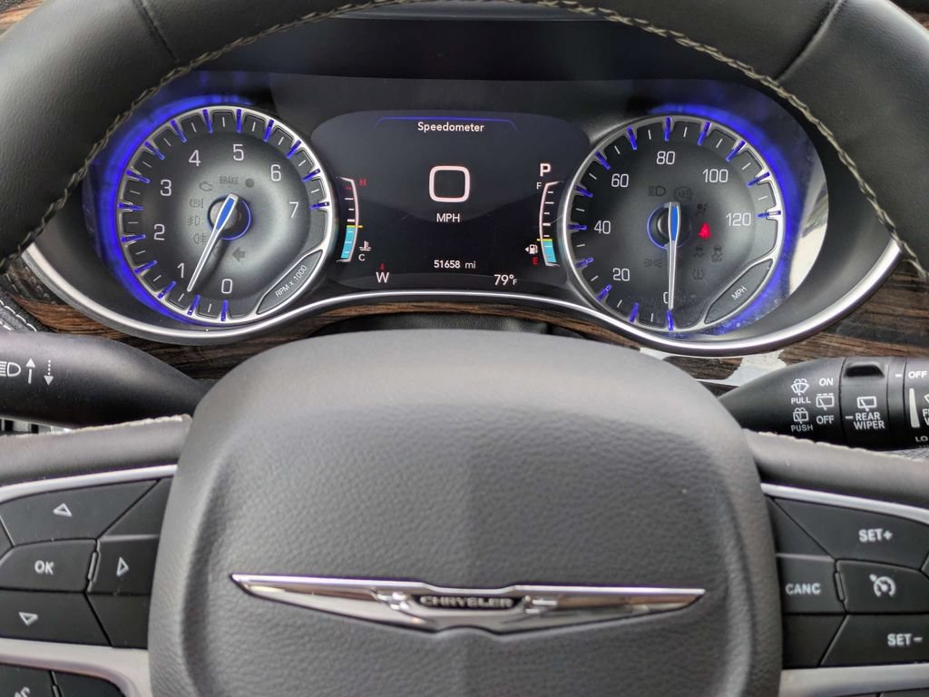 Used 2023 Chrysler Pacifica Limited FWD image 30
