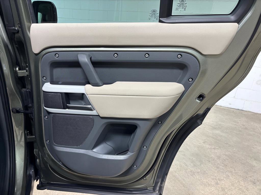 Used 2020 Land Rover Defender 110 First Edition image 40