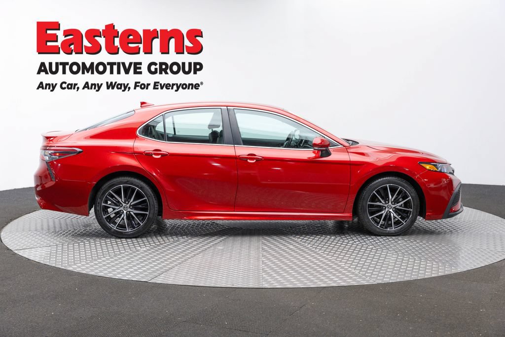 Used 2023 Toyota Camry SE FWD image 4