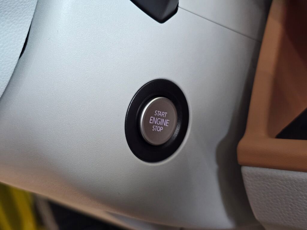 New 2025 Volkswagen ID. Buzz Pro S Plus AWD/4WD image 30