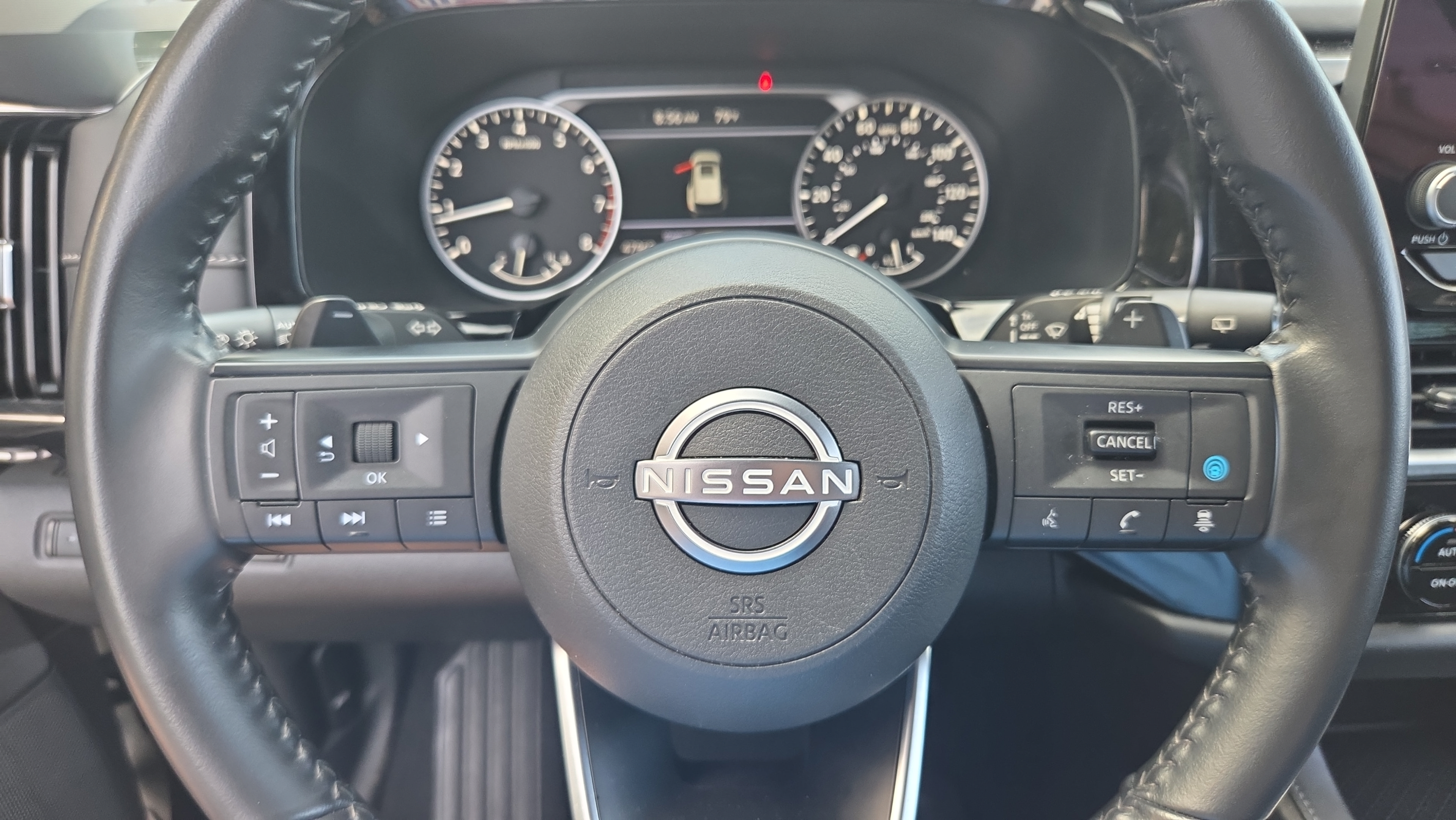 Used 2025 Nissan Pathfinder SV FWD image 23