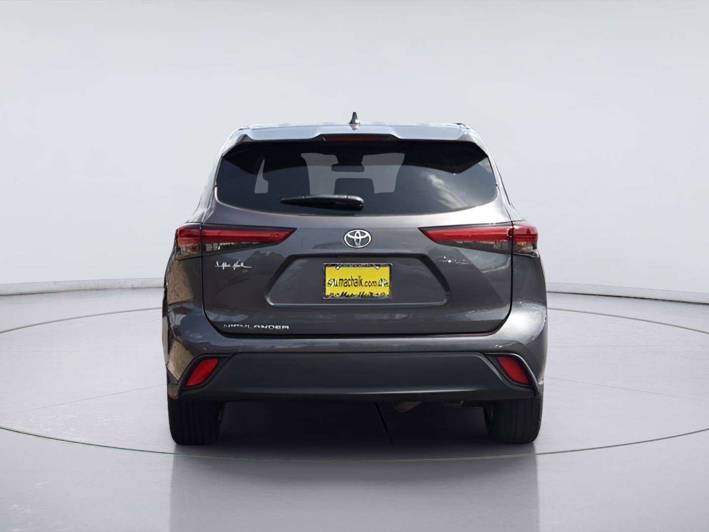 Used 2021 Toyota Highlander L FWD image 7