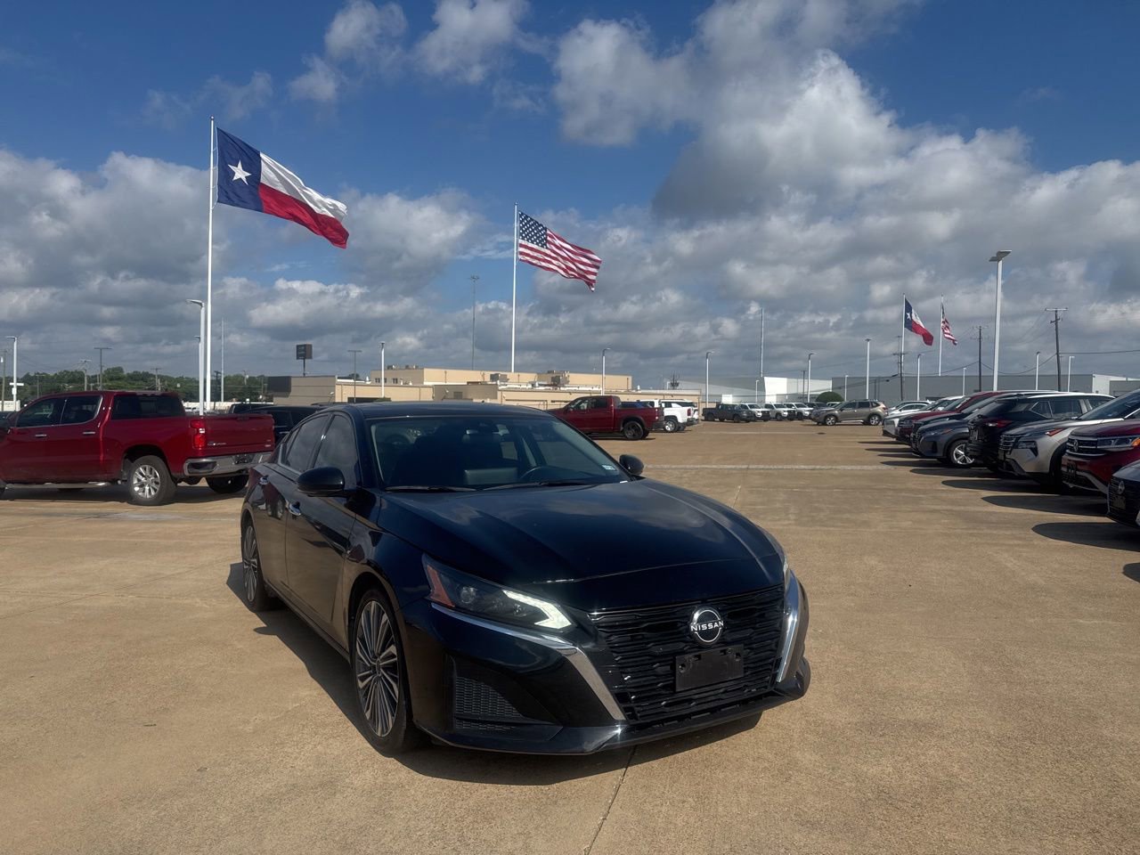Used 2023 Nissan Altima 2.5 SL FWD image 1