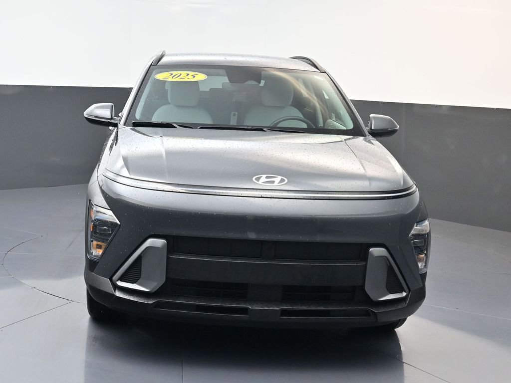 Certified 2025 Hyundai Kona SEL image 9