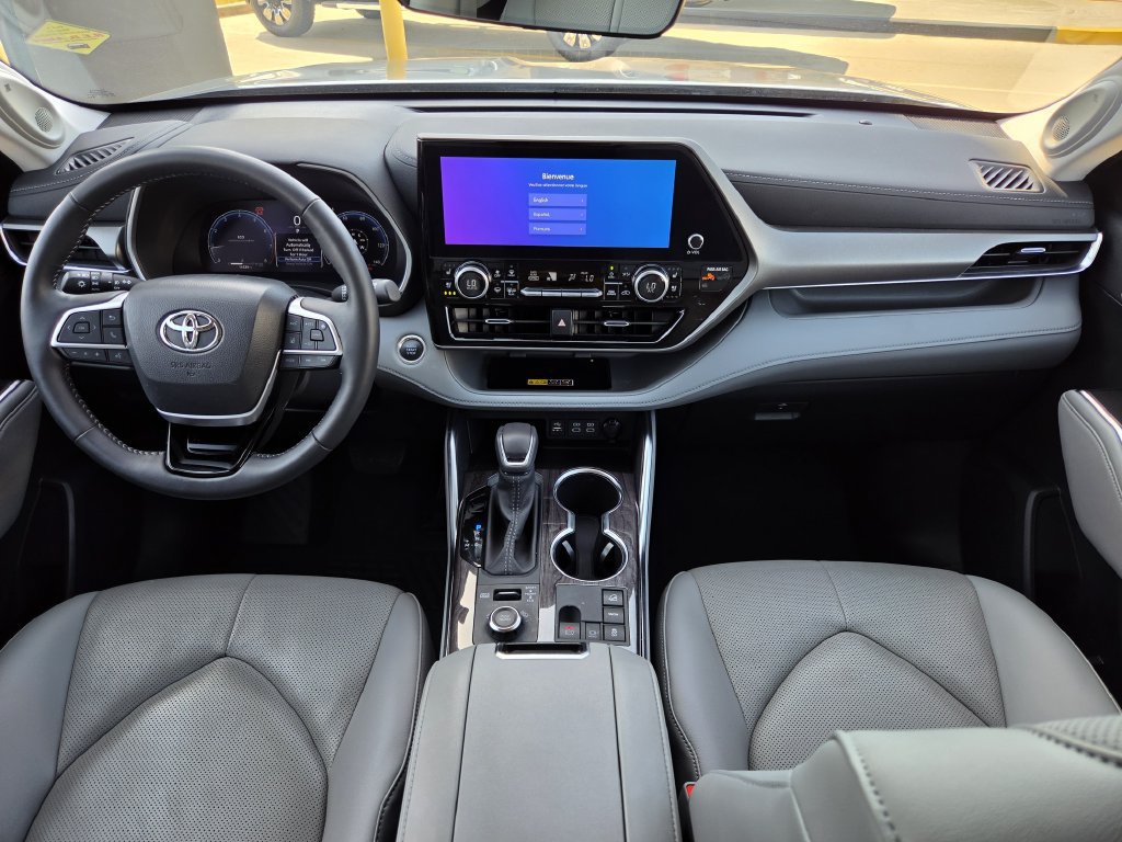 Used 2026 Toyota Highlander Limited AWD/4WD image 10