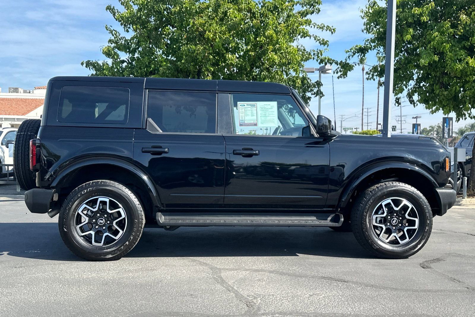 Used 2025 Ford Bronco Outer Banks image 3