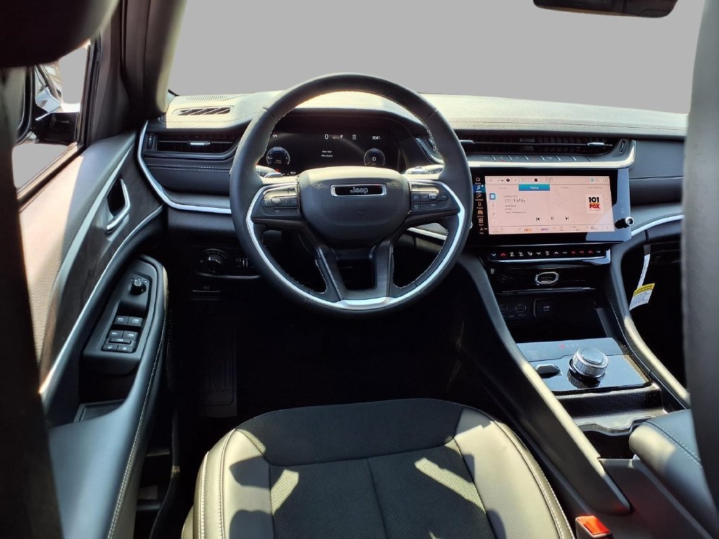 New 2026 Jeep Grand Cherokee Altitude AWD/4WD image 4