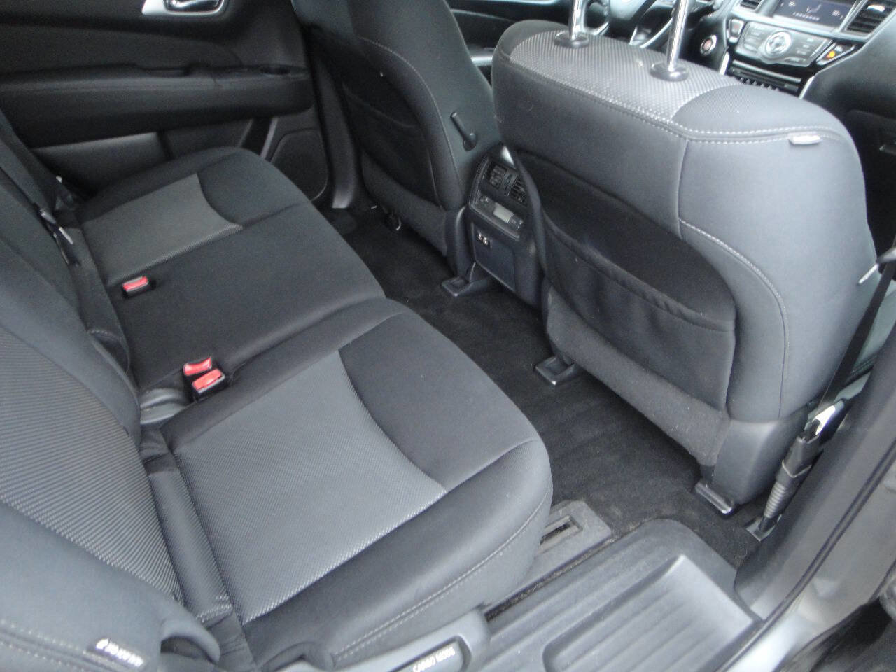 Used 2019 Nissan Pathfinder S image 12