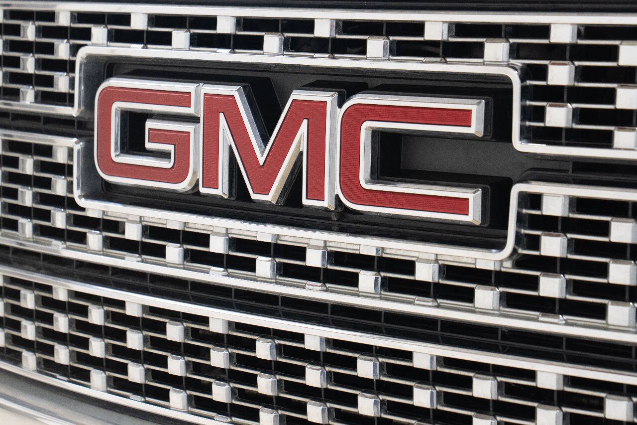 Used 2018 GMC Sierra 3500 Denali w/ Duramax Plus Package AWD/4WD image 11