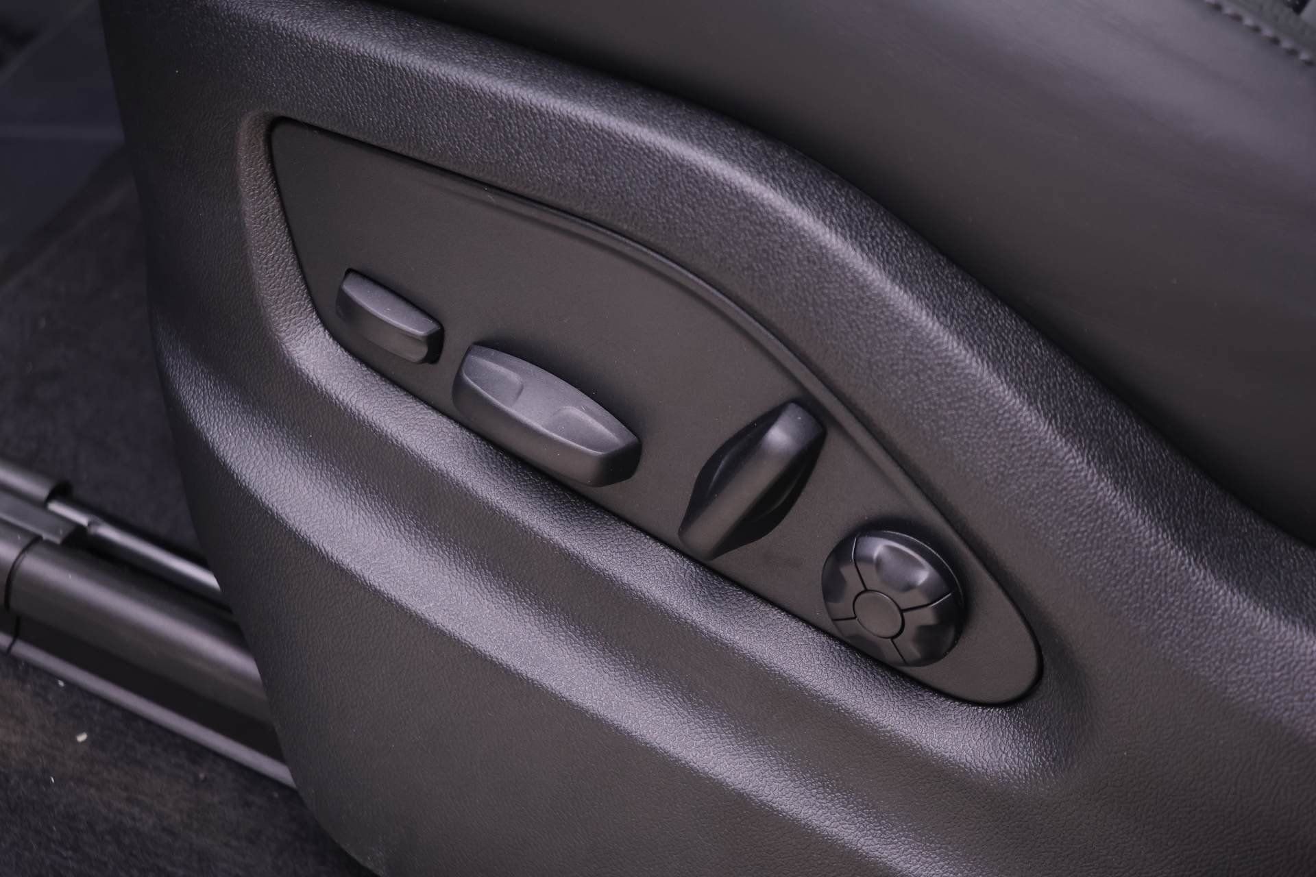 Used 2024 Porsche Cayenne Coupe image 17