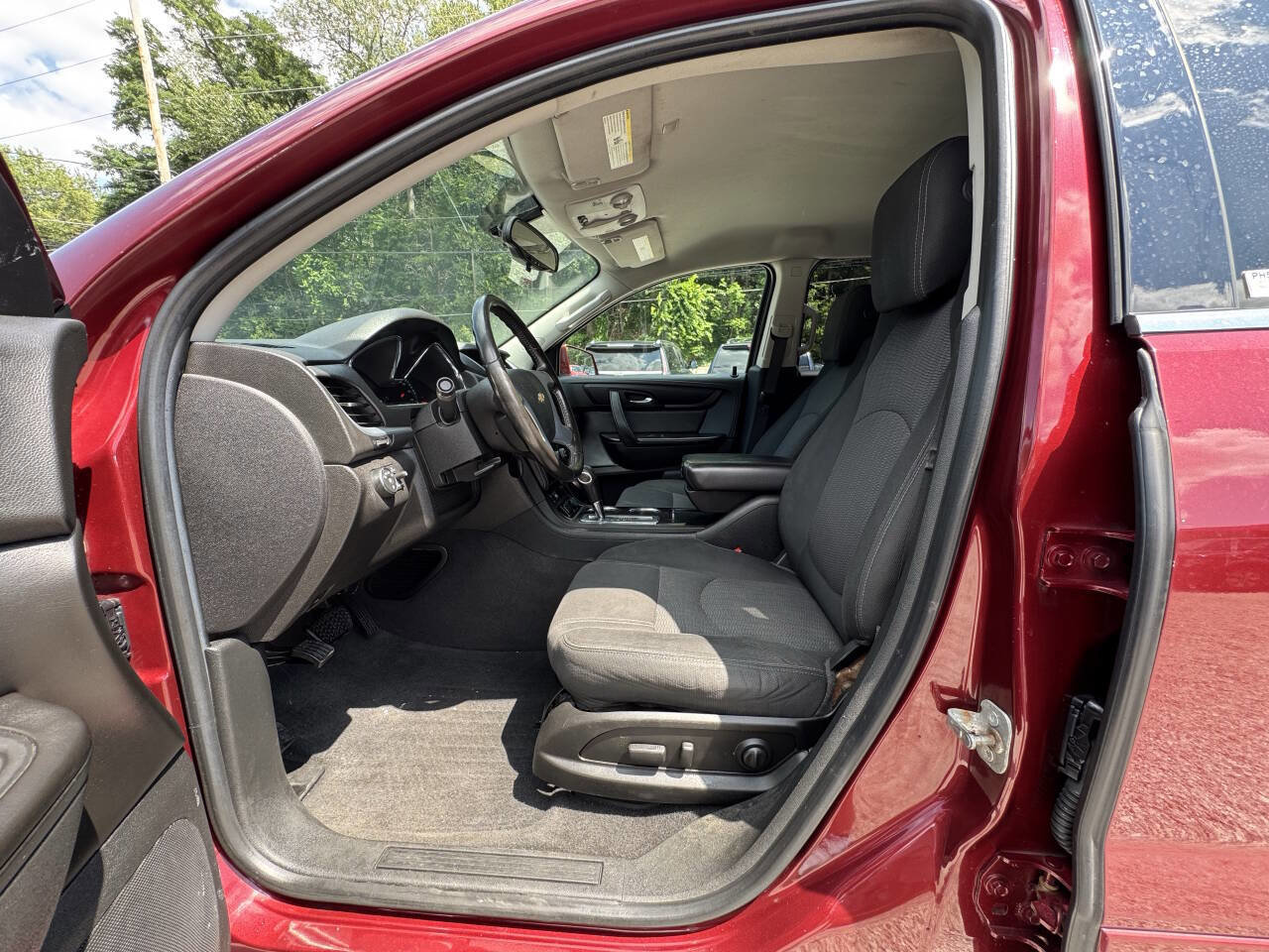 Used 2017 Chevrolet Traverse LT w/ Style and Technology Package image 16