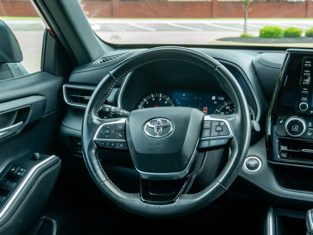 Used 2021 Toyota Highlander XSE AWD/4WD image 22