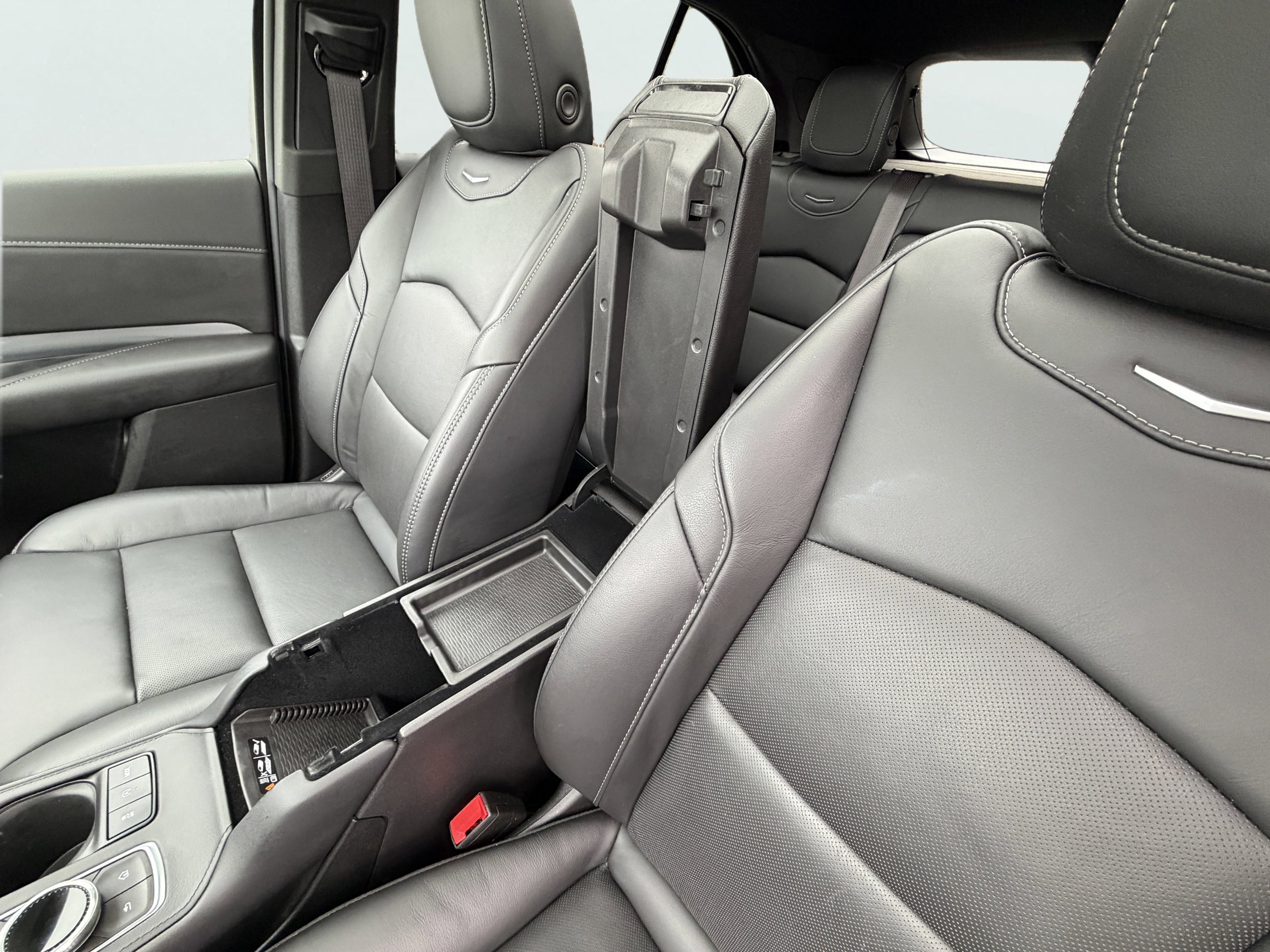 Used 2024 Cadillac XT4 Premium Luxury w/ Technology Package AWD/4WD image 28