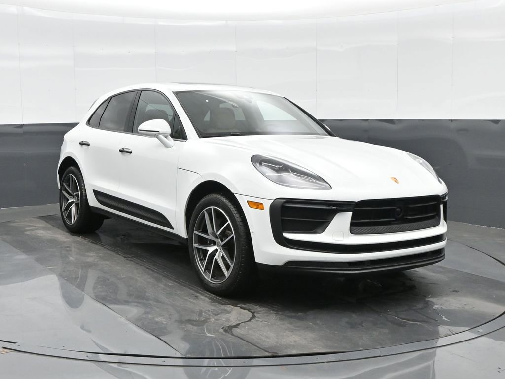 Certified 2025 Porsche Macan image 11
